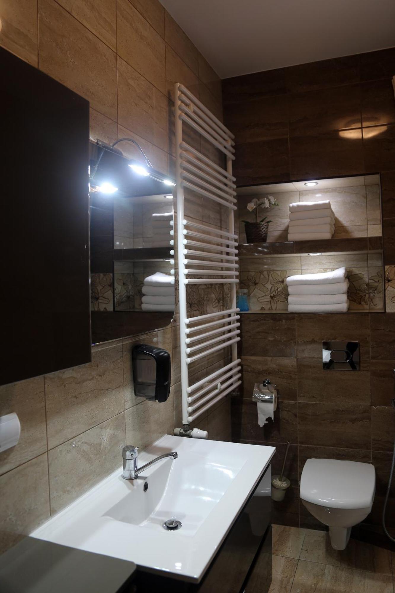 Apartamenty Uniejow "Prywatne Kapiele Termalne" 외부 사진